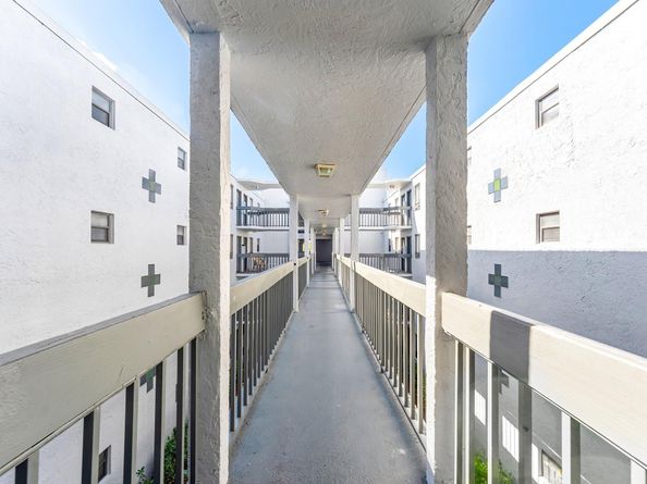 1820 N Congress Avenue 304, West Palm Beach FL 33401