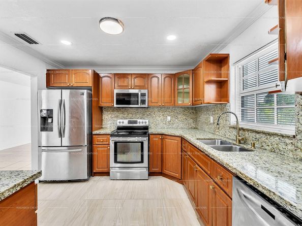 41 NE 45th Ct, Oakland Park FL 33334