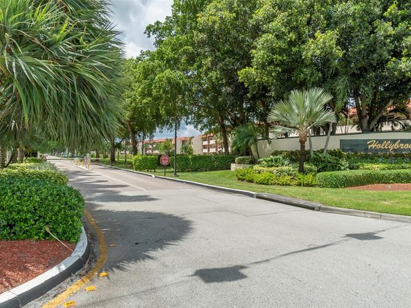 9320 S Hollybrook Lake Dr 103, Pembroke Pines FL 33025