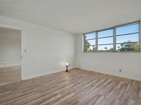 9320 S Hollybrook Lake Dr 103, Pembroke Pines FL 33025