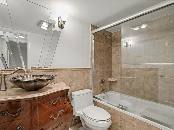 9320 S Hollybrook Lake Dr 103, Pembroke Pines FL 33025