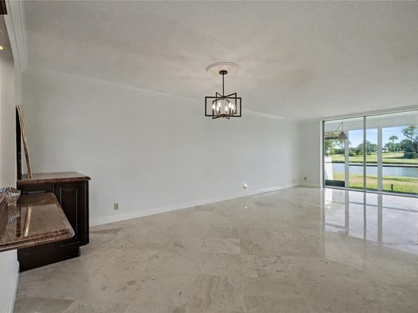 9320 S Hollybrook Lake Dr 103, Pembroke Pines FL 33025