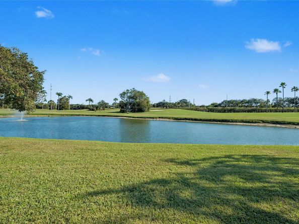 9320 S Hollybrook Lake Dr 103, Pembroke Pines FL 33025