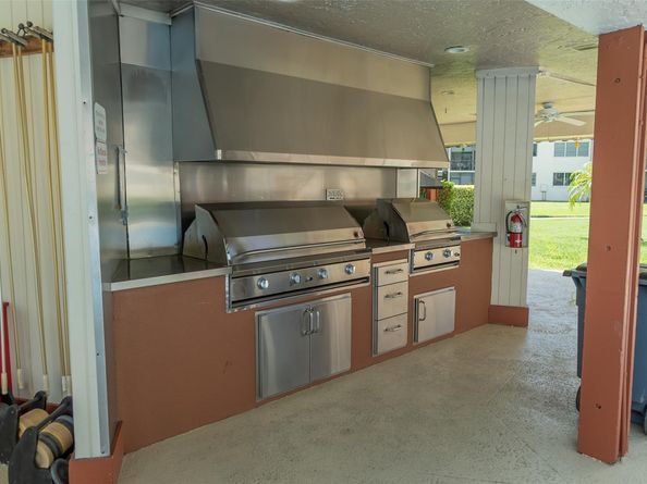 9320 S Hollybrook Lake Dr 103, Pembroke Pines FL 33025