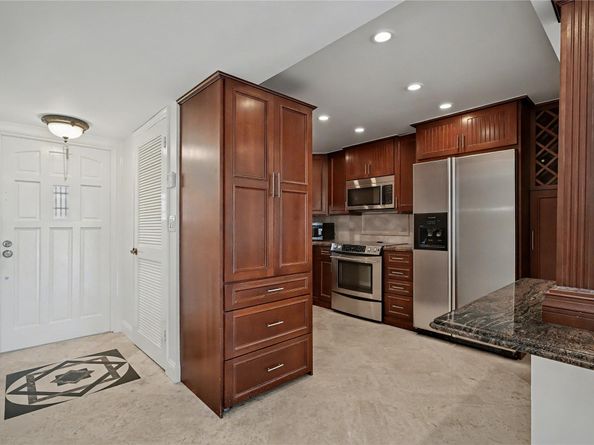 9320 S Hollybrook Lake Dr 103, Pembroke Pines FL 33025