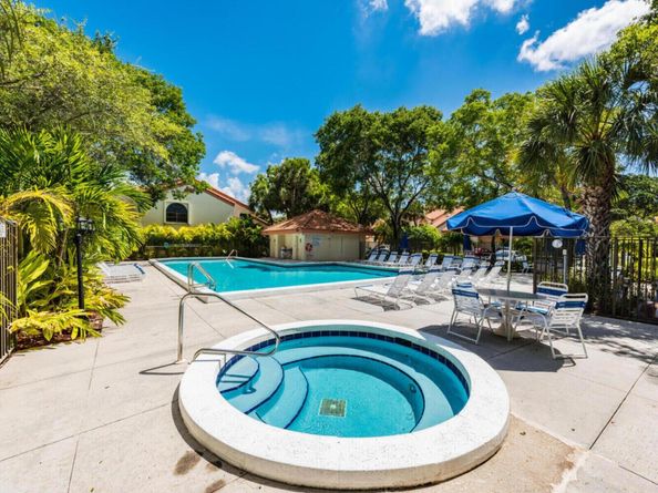 3351 Emerald Oaks Dr 103, Hollywood FL 33021