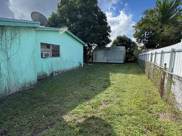 18530 NW 42nd Ave, Miami Gardens FL 33055
