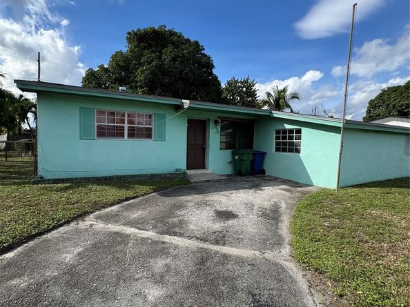 18530 NW 42nd Ave, Miami Gardens FL 33055