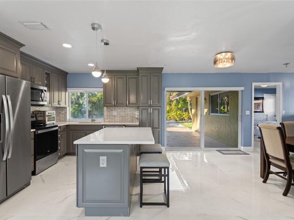 11305 NW 38th St, Coral Springs FL 33065