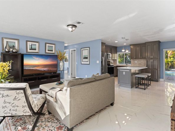 11305 NW 38th St, Coral Springs FL 33065