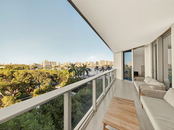 17301 Biscayne Blvd 506, Aventura FL 33160