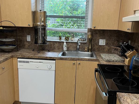 246 Dixie Blvd, Delray Beach FL 33444