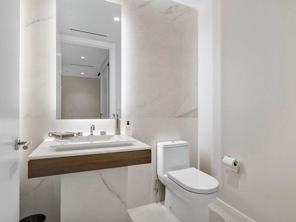 200 SE Mizner Boulevard 307, Boca Raton FL 33432