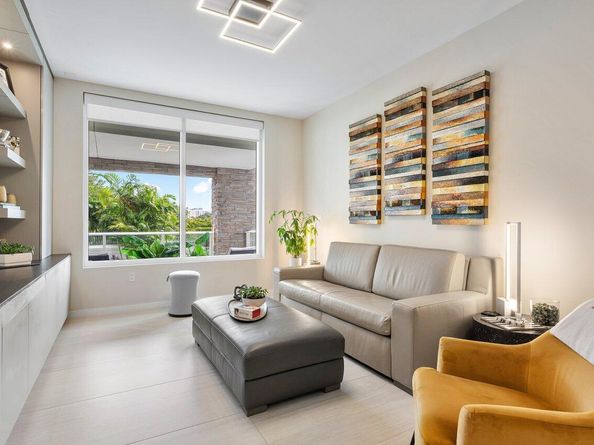 200 SE Mizner Boulevard 307, Boca Raton FL 33432