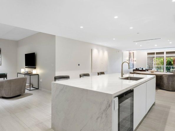 200 SE Mizner Boulevard 307, Boca Raton FL 33432