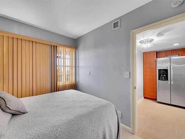 3100 N Palm Aire Dr 606, Pompano Beach FL 33069