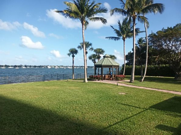 5200 N Flagler Drive SE 702, West Palm Beach FL 33407