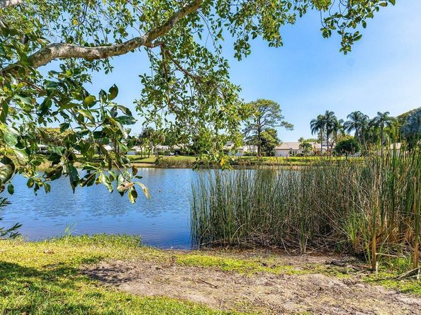 80 Cambridge Lane, Boynton Beach FL 33436