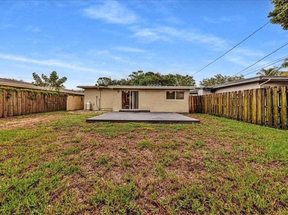1835 Park Ln, Fort Lauderdale FL 33315