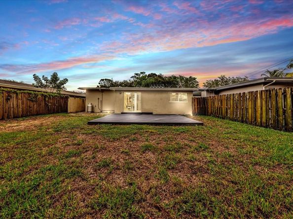1835 Park Ln, Fort Lauderdale FL 33315