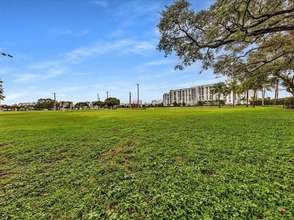 1835 Park Ln, Fort Lauderdale FL 33315