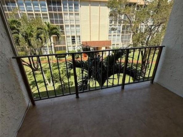 801 Three Islands Blvd 409, Hallandale Beach FL 33009