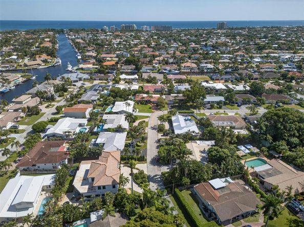 2211 NE 43 Street, Lighthouse Point FL 33064