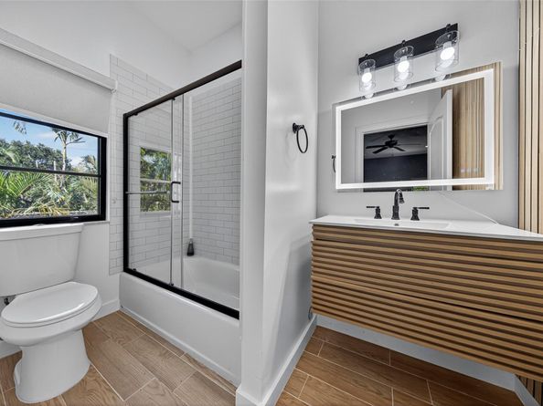 2211 NE 43 Street, Lighthouse Point FL 33064