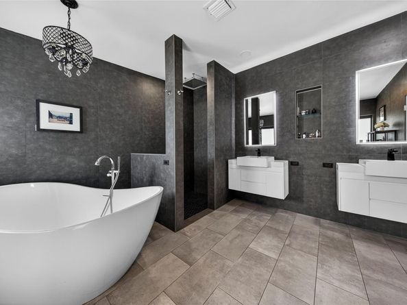 2211 NE 43 Street, Lighthouse Point FL 33064