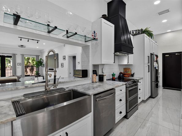 2211 NE 43 Street, Lighthouse Point FL 33064