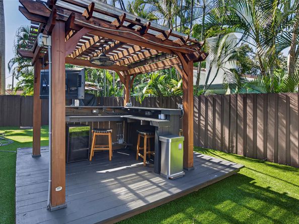 2211 NE 43 Street, Lighthouse Point FL 33064