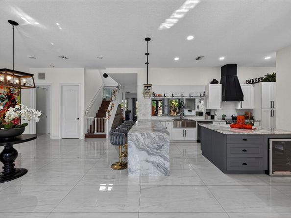 2211 NE 43 Street, Lighthouse Point FL 33064