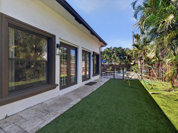 2211 NE 43 Street, Lighthouse Point FL 33064