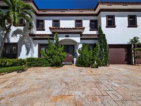 2211 NE 43 Street, Lighthouse Point FL 33064