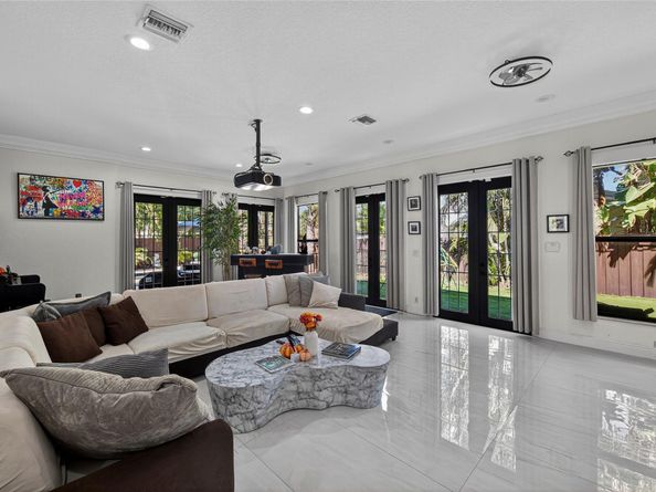 2211 NE 43 Street, Lighthouse Point FL 33064