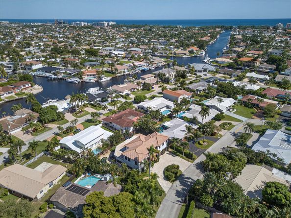 2211 NE 43 Street, Lighthouse Point FL 33064