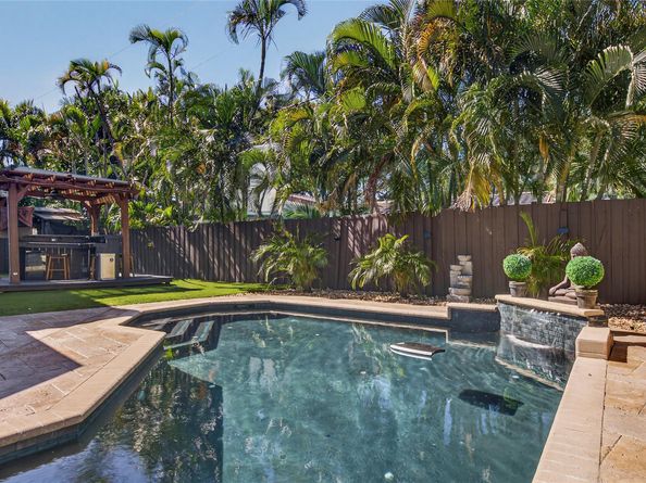 2211 NE 43 Street, Lighthouse Point FL 33064