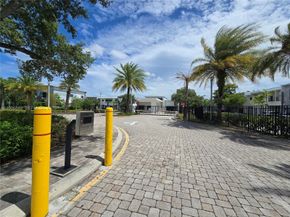 4500 NW 8th Place, Plantation FL 33317