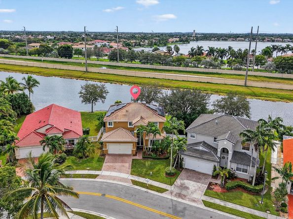 18676 SW 16th St, Pembroke Pines FL 33029