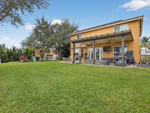 18676 SW 16th St, Pembroke Pines FL 33029