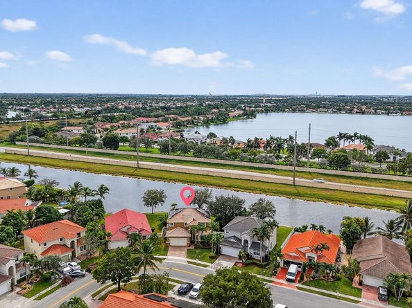 18676 SW 16th St, Pembroke Pines FL 33029