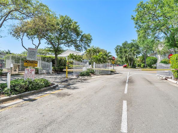 5679 NW 99th Lane, Coral Springs FL 33076