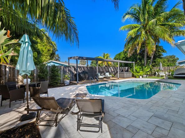 5613 Madison St, Hollywood FL 33023