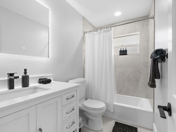 5613 Madison St, Hollywood FL 33023