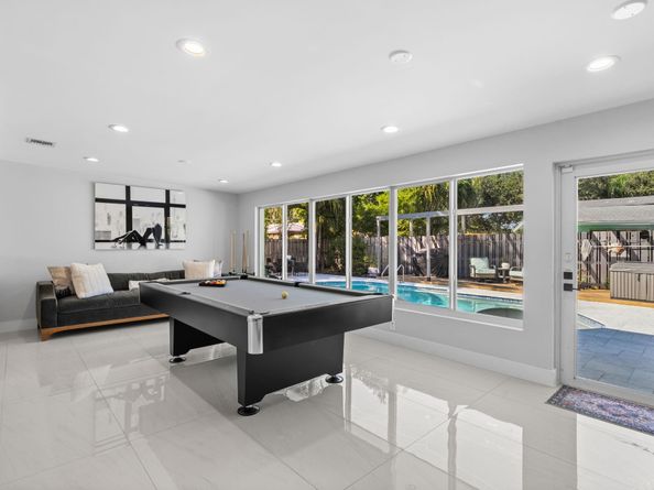 5613 Madison St, Hollywood FL 33023