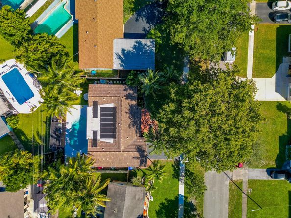 5613 Madison St, Hollywood FL 33023