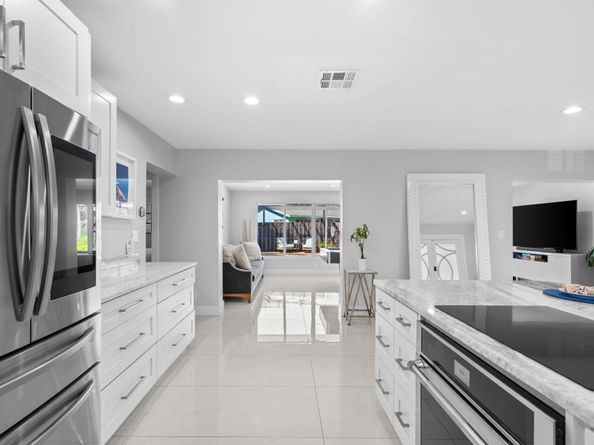 5613 Madison St, Hollywood FL 33023