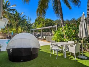 5613 Madison St, Hollywood FL 33023