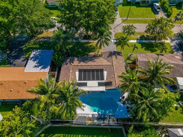 5613 Madison St, Hollywood FL 33023