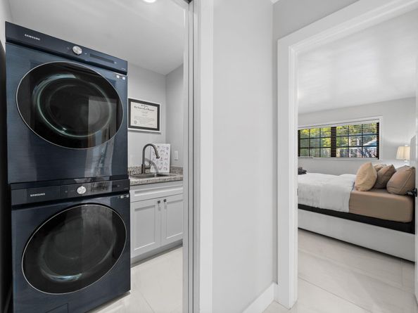 5613 Madison St, Hollywood FL 33023